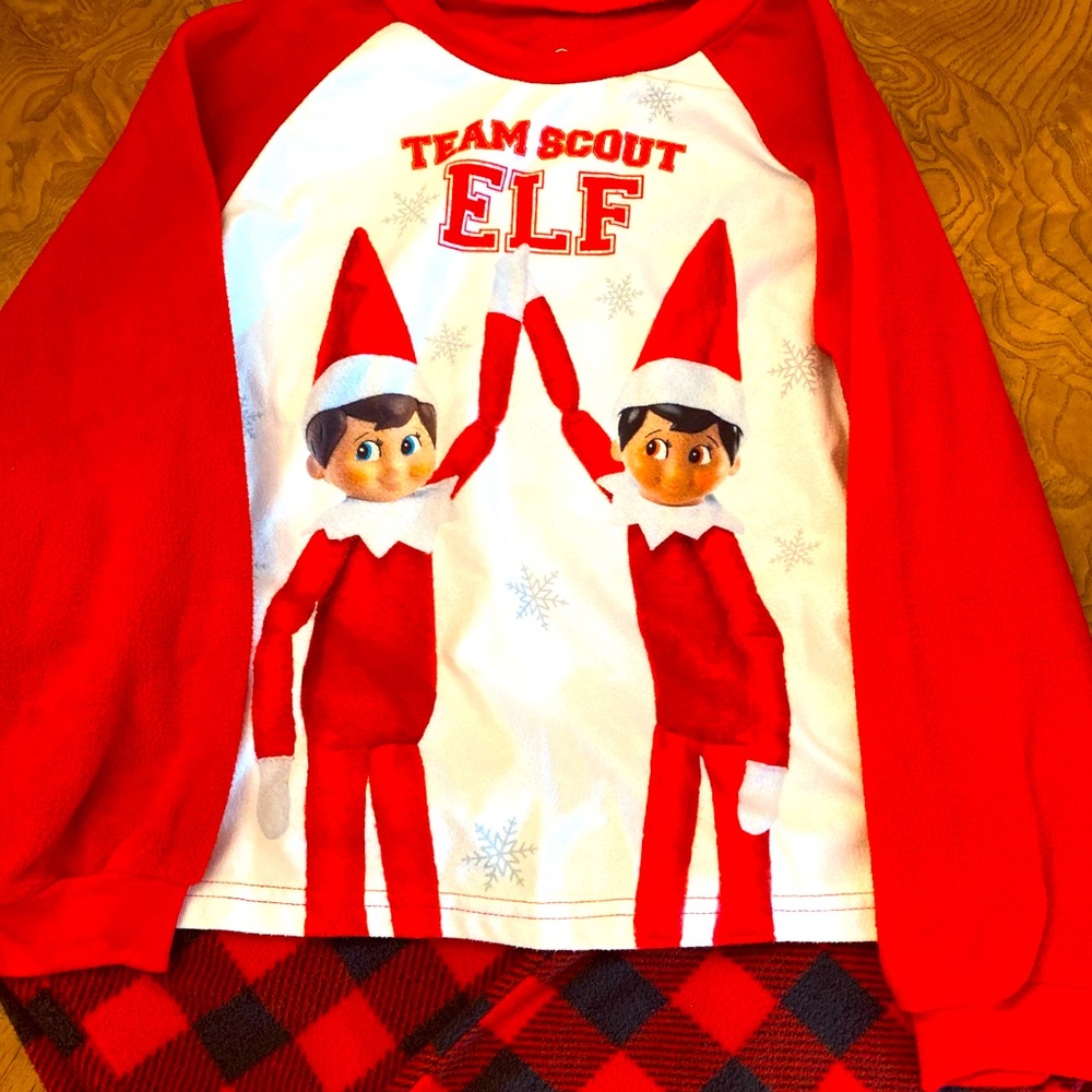 Elf on the Shelf pajama set. Size 8